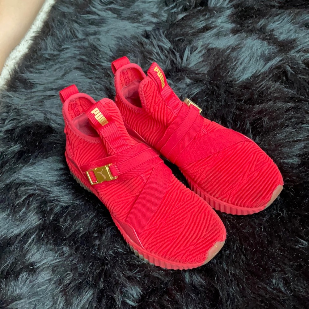 Red Puma Sneakers Women’s 6